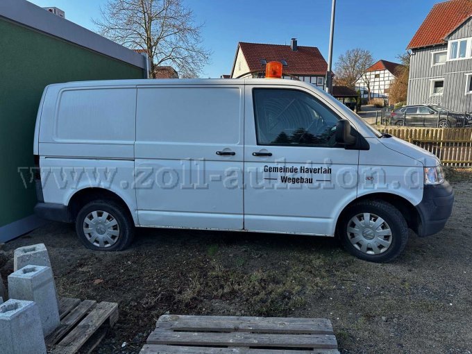 Rechte seite mit Schiebetür, Luftverlierender Reifen hinten erkennbar