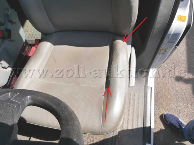 Fahrersitz gerissen
