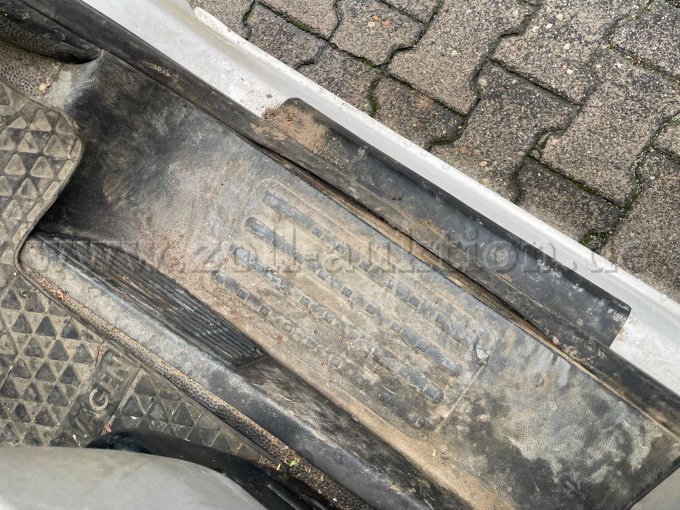 Einstiege stark beansprucht - hier vorne rechts