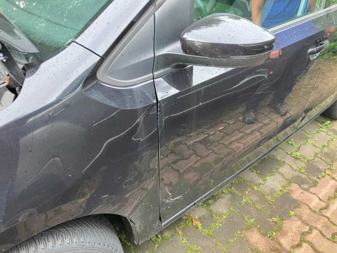 Beschädigung Fahrerseite
