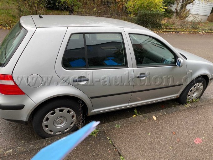 Beifahrerseite, Rost dellen und Kratzer vorhanden.