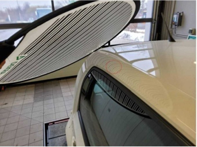 Kleine Delle am rechten Dachholm