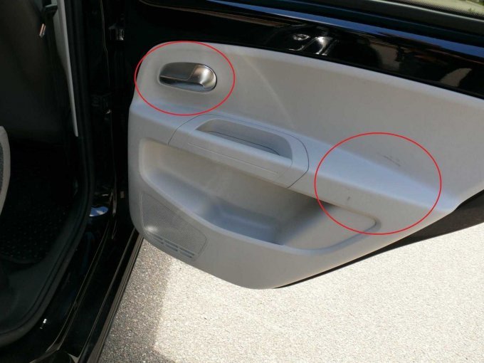 Beispielschaden Gebrauchsspuren Innenverkleidung Tür hinten rechts