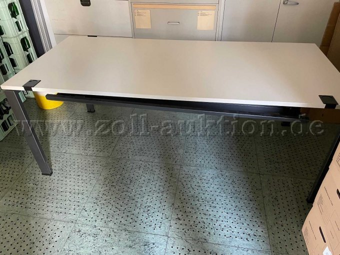 1 Vario Schreibtisch/Bürotisch 200 x 90 – foto 2 – kavel bij Zoll-Auktion, Neuss