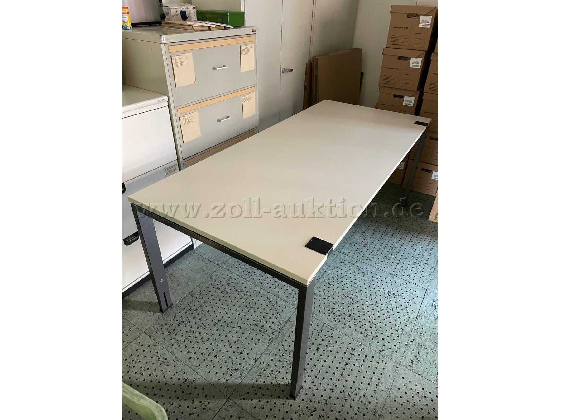 Tisch Seitenansicht