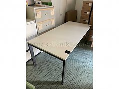 Tisch Seitenansicht