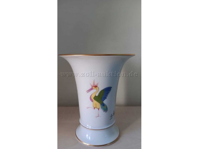 Seitliche Vasenansicht mit gelb geflügeltem Drachen