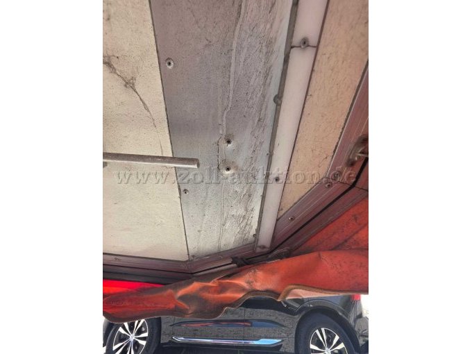 014 ausgreissene Aufnahme Stützstange hinten rechts