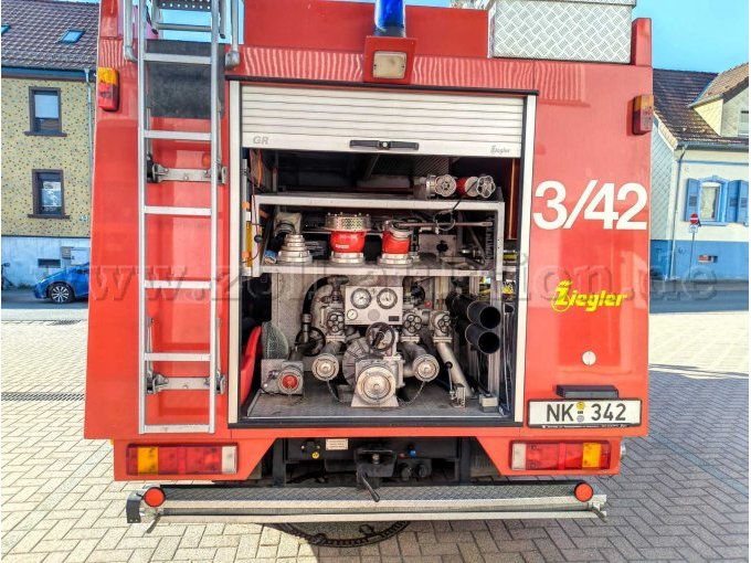 Heckansicht mit Pumpe