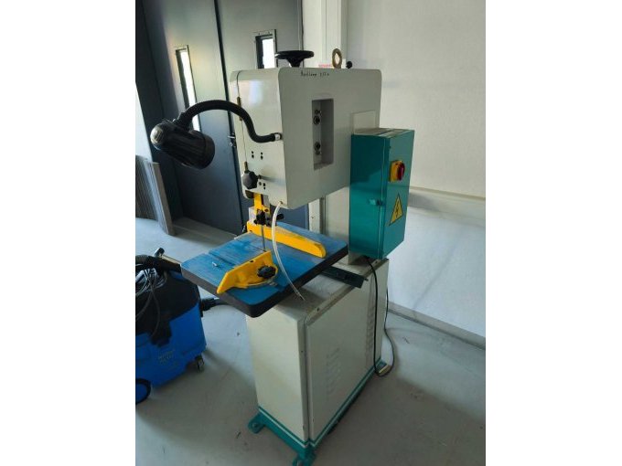 Vertikalbandsäge Saw King Industry Co., Ltd.; Seitenansicht