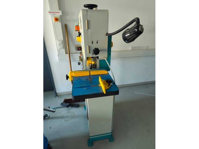 Vertikalbandsäge Saw King Industry Co., Ltd.; Seitenansicht