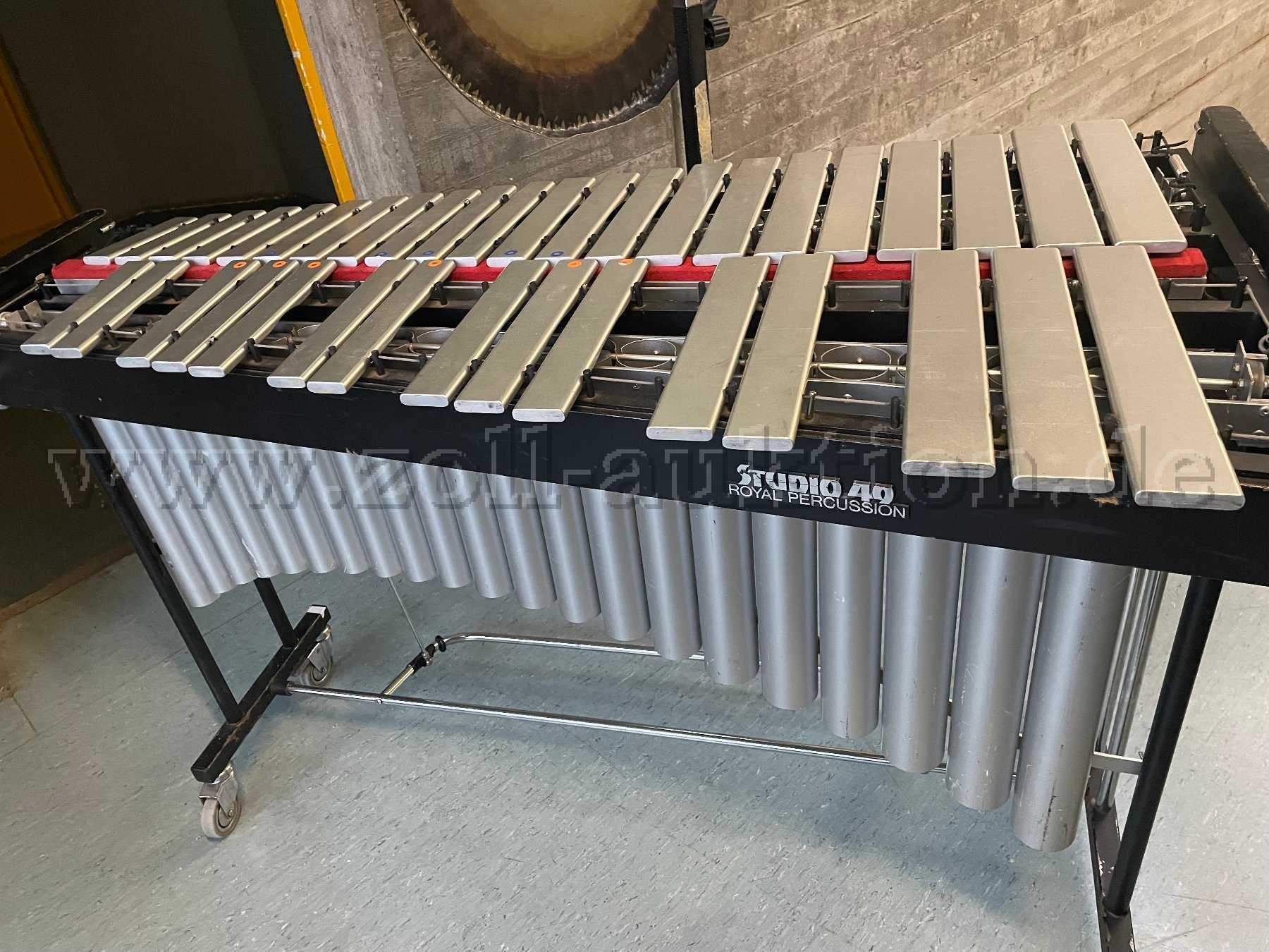 Vibraphon RVP 3030 Ansicht auf die Klangplatten und Resonanzkörper