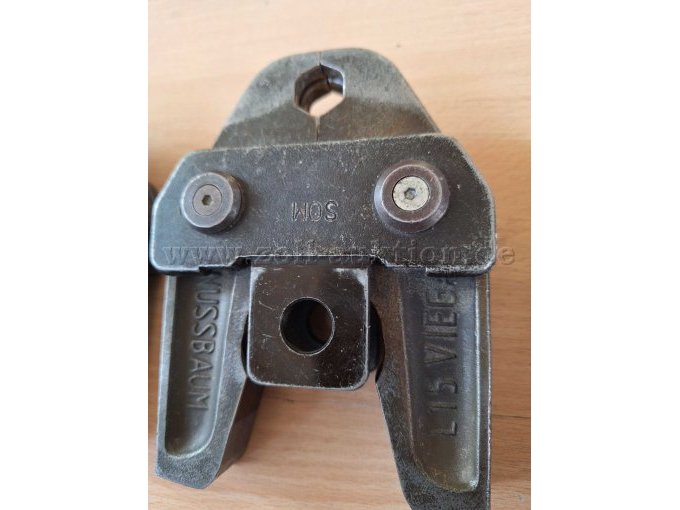 Pressbacke L15