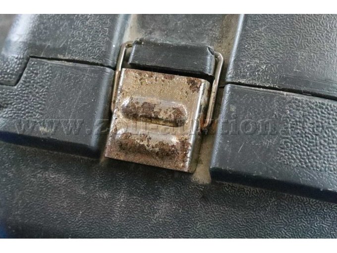 Rost an Verschluss Koffer