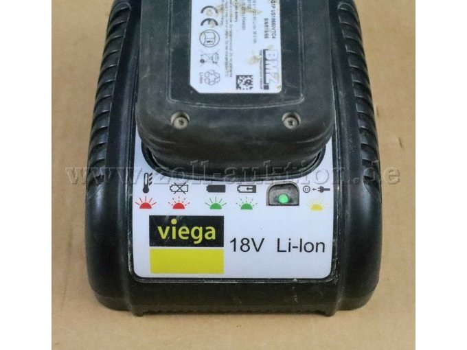 Akku mit Laderät 18V in Betrieb