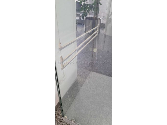 Aufhängung in der Vitrine