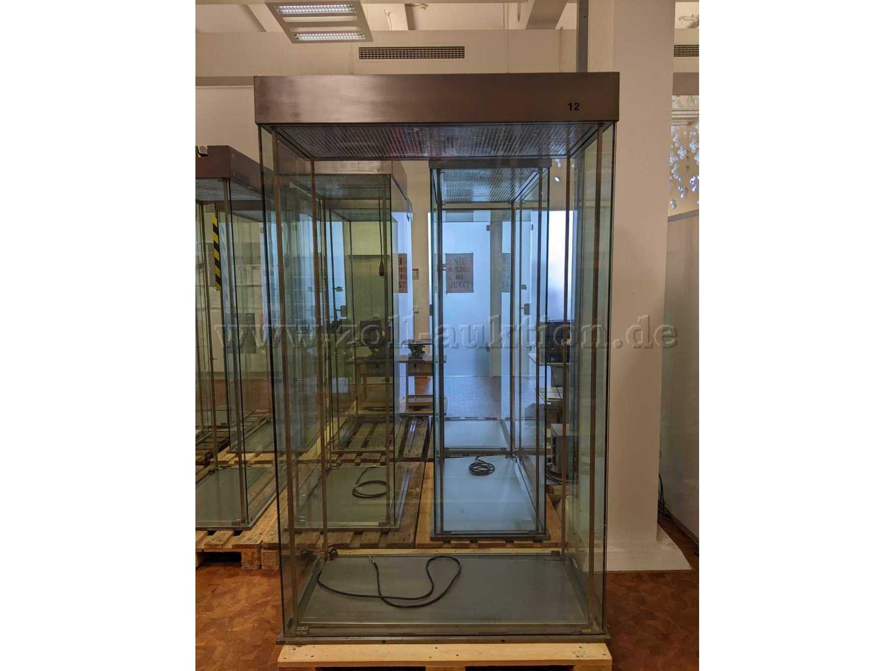 Gesamtansicht Vitrine Nr. 12