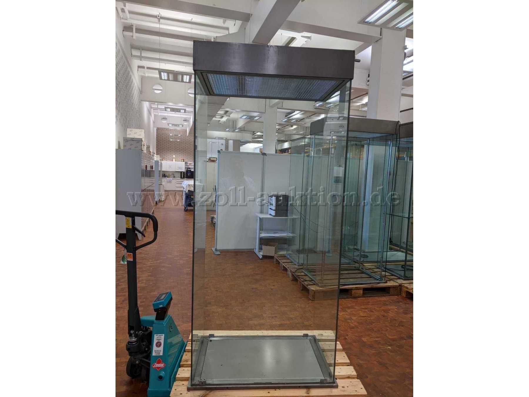 Gesamtansicht Vitrine Nr. 9