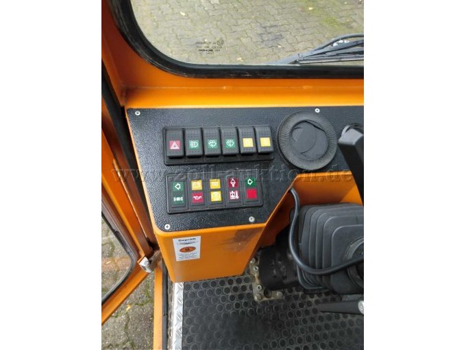 Cockpit 1