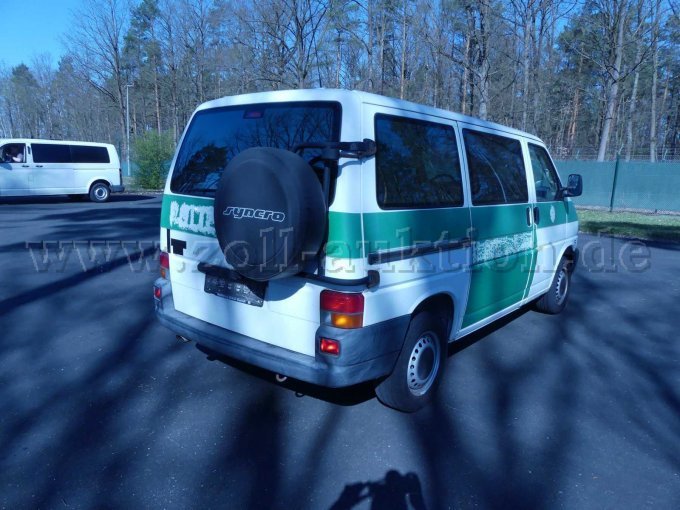 seitlich rechts hinten