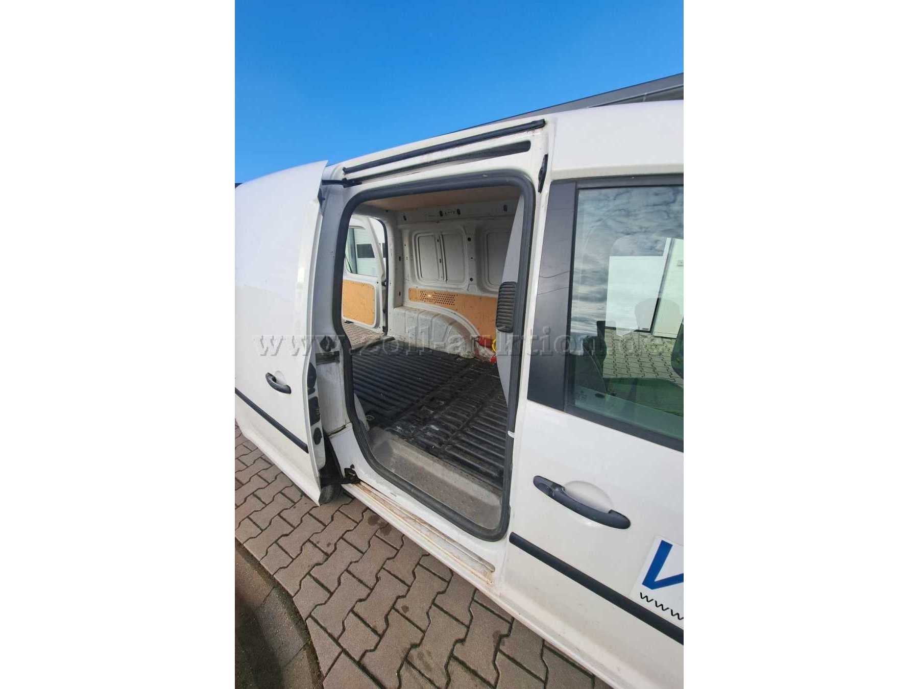 VW Caddy Laderaumansicht durch Seitentür