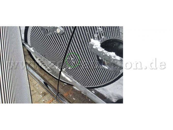 Tür hinten links, eingedellt, instandsetzen und lackieren mit Lackaufbau