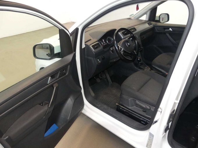 1 Volkswagen Caddy 2.0 TDI BMT Comfortline – foto 7 – kavel bij Zoll-Auktion, Datteln