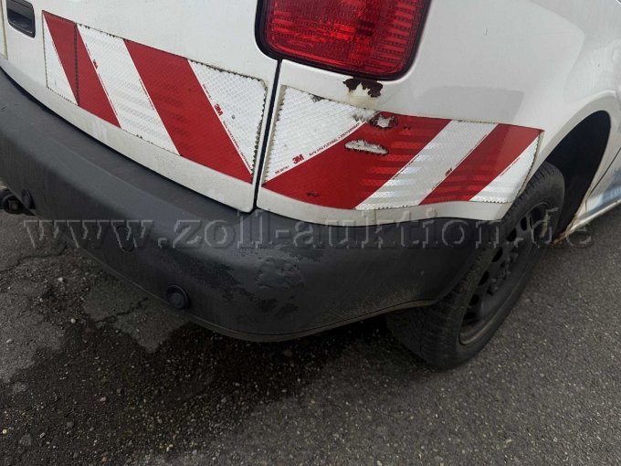 Korrosion und Delle / Kratzer an der Seitenwand hinten rechts