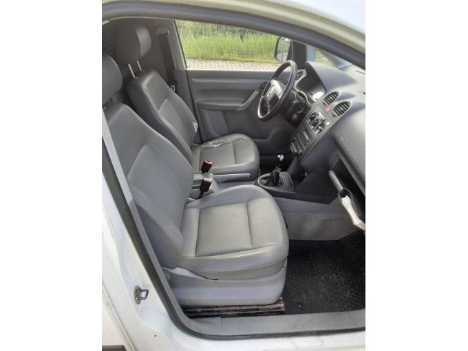 1 Volkswagen Caddy Kastenwagen (Baujahr 2009) – fahrbereit, TÜV bis 10/2027 – foto 8 – kavel bij Zoll-Auktion, Dörverden