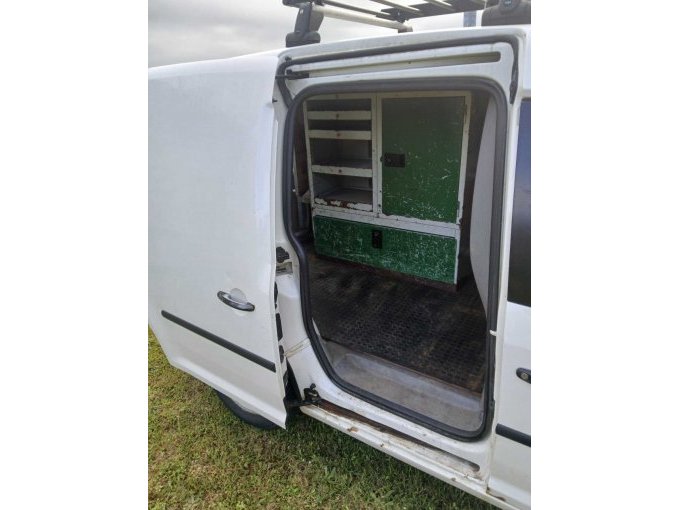 1 Volkswagen Caddy Kastenwagen (Baujahr 2009) – fahrbereit, TÜV bis 10/2027 – foto 6 – kavel bij Zoll-Auktion, Dörverden