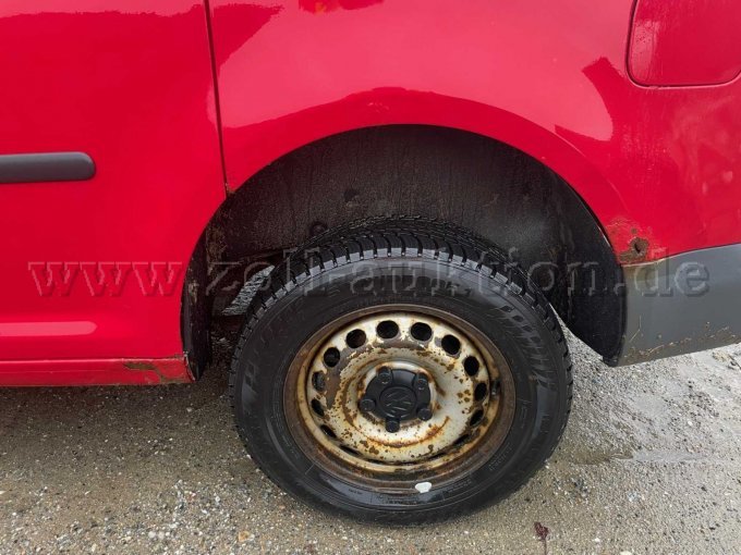 Radkasten und Reifen links hinten