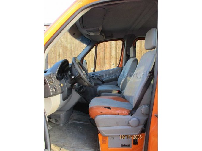 Innenraum Fahrerseite: Starke Gebrauchsspuren