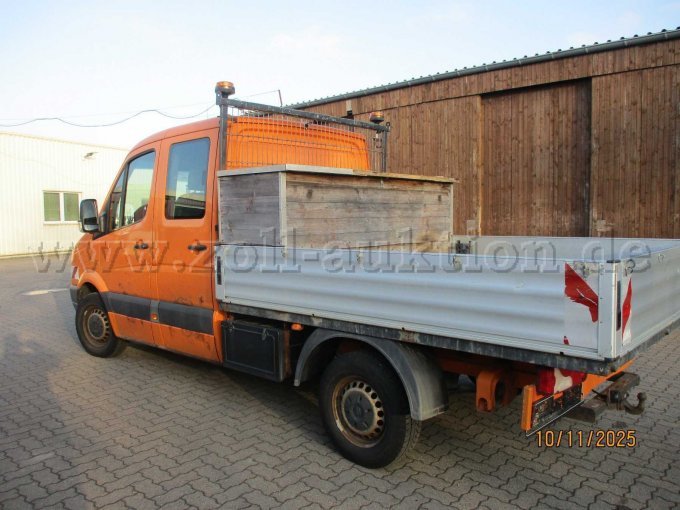 Seitenansicht links: Unterbau Werkzeugkiste (defekt) Rahmen stark Korosion