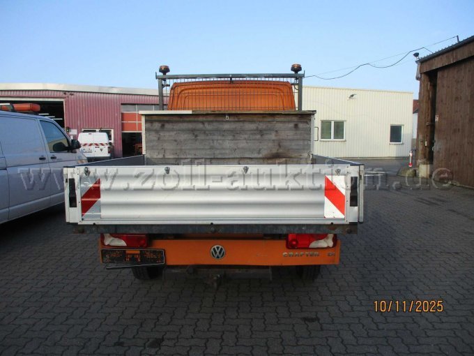 Heckansicht Fahrzeug: Anhängerkupplung mit 13. poliger Anhängersteckdose