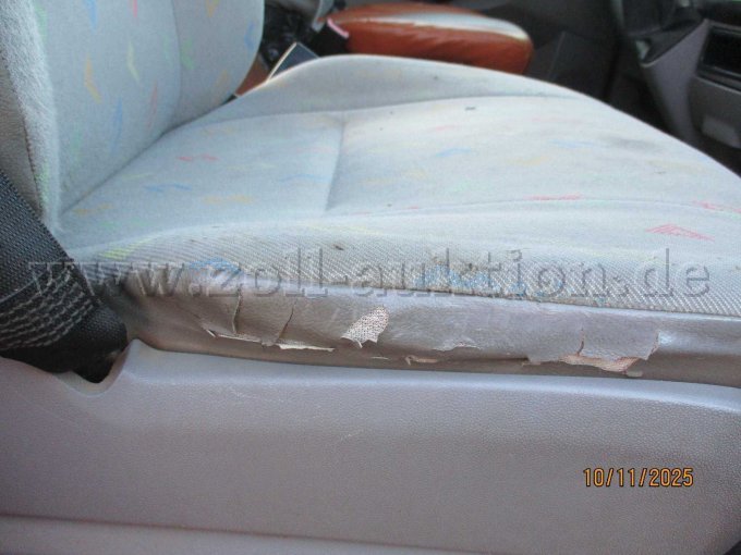Beifahrersitz Stoff gerissen.