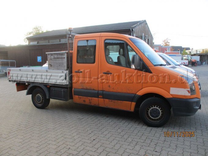 Seitenansicht Fahrzeug: Alu Ladebordwände + Werkzeugkiste auf ladefläche montiert