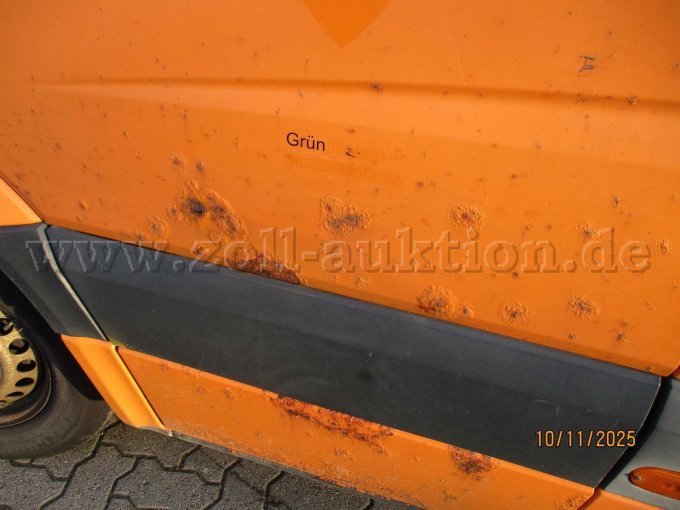 Korrosion fahrerseite und Radlauf vorn.