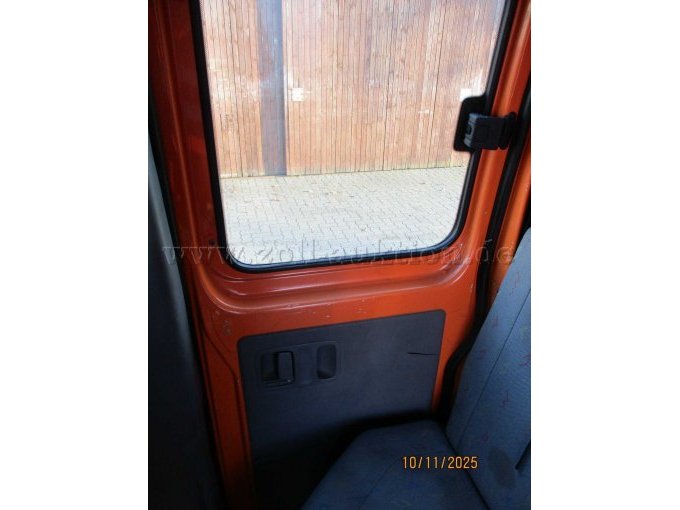 Seitentür/Einstieg Hinten rechts.