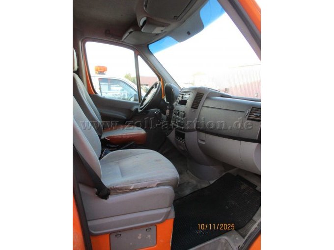 Innenraum Beifahrerseite.
beifahrersitz defekt.