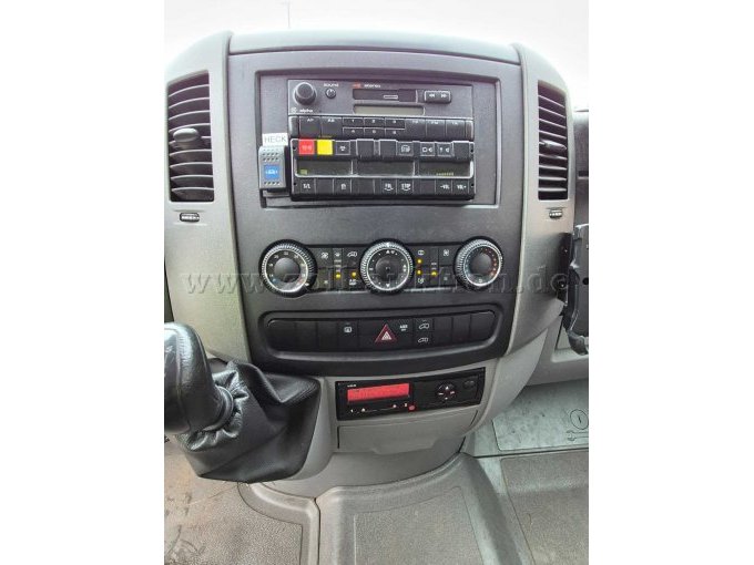 SG Meinersen, 1260000 - MTF Leiferde Mittelkonsole mit Radio, Lüftungssteuerung und Tachograf