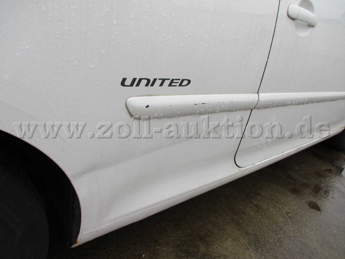 Schramme, Roststellen und Lackabplatzung hinterer Kotflügel Beifahrerseite