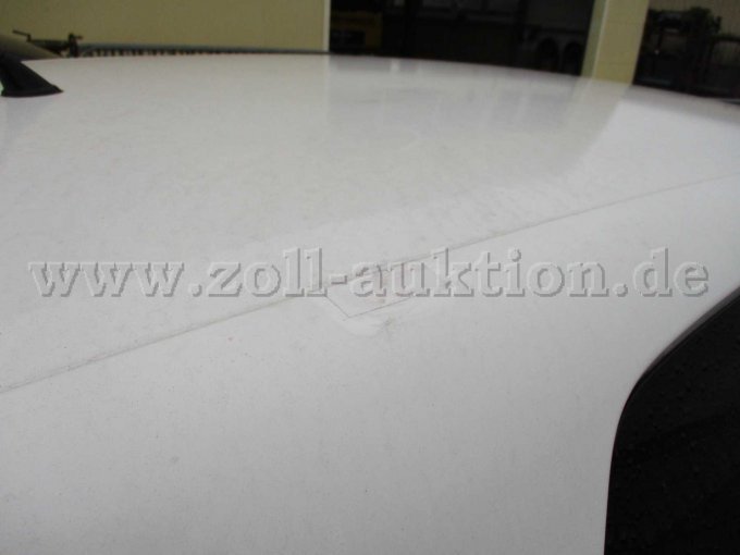 abgeklebte Delle am Fahrzeugdach