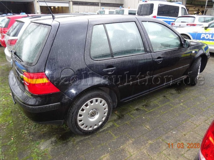 seitlich rechts hinten