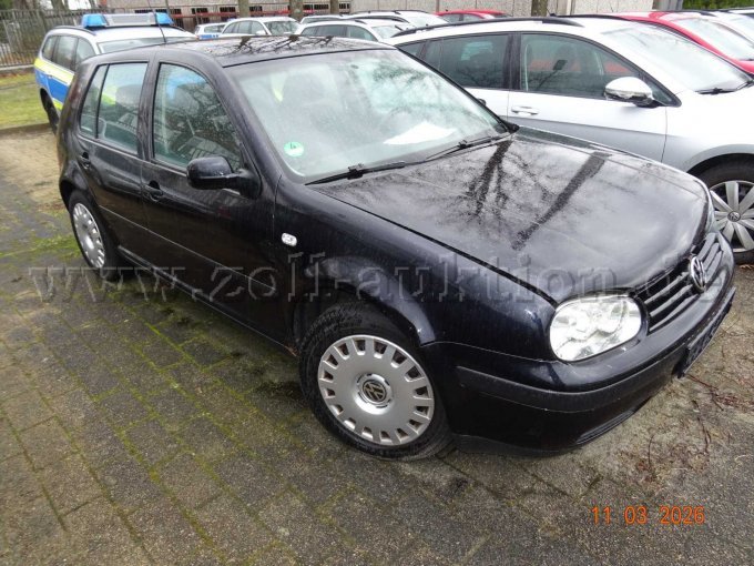 seitlich rechts vorn