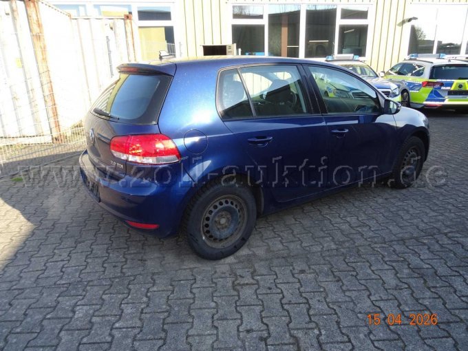 seitlich rechts hinten