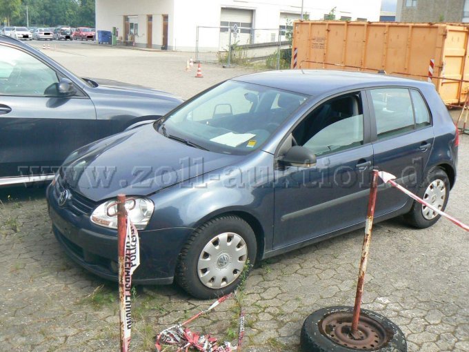 seitlich links vorn