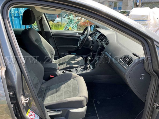 VW Golf Innenraum vorne