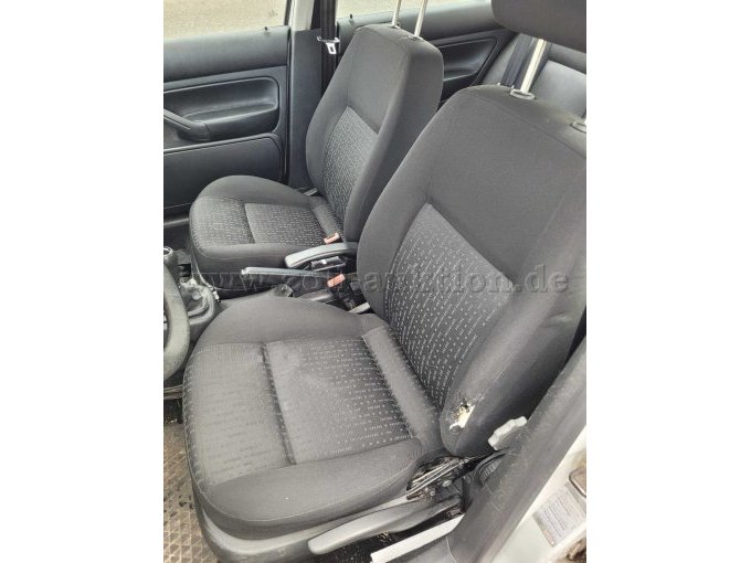 Sitzbezug Fahrerseite gerissen