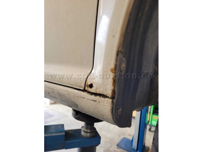 Kotflügel vorne rechts durchgerostet