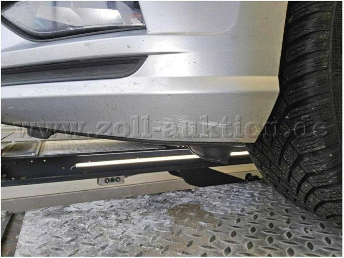 Stoßfänger vorne Lackierung, verschrammt, lackieren mit Lackaufbau